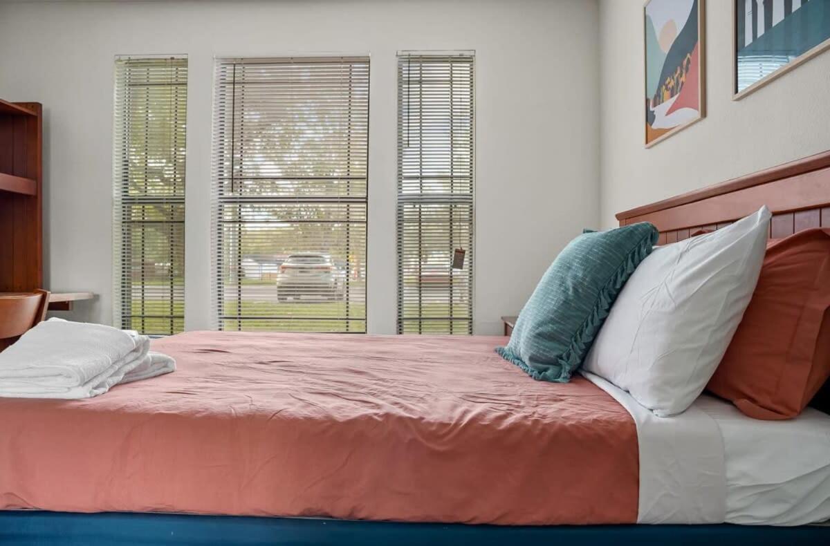 Budget Friendly Sleeps 8 Discounts Available Tampa Kültér fotó